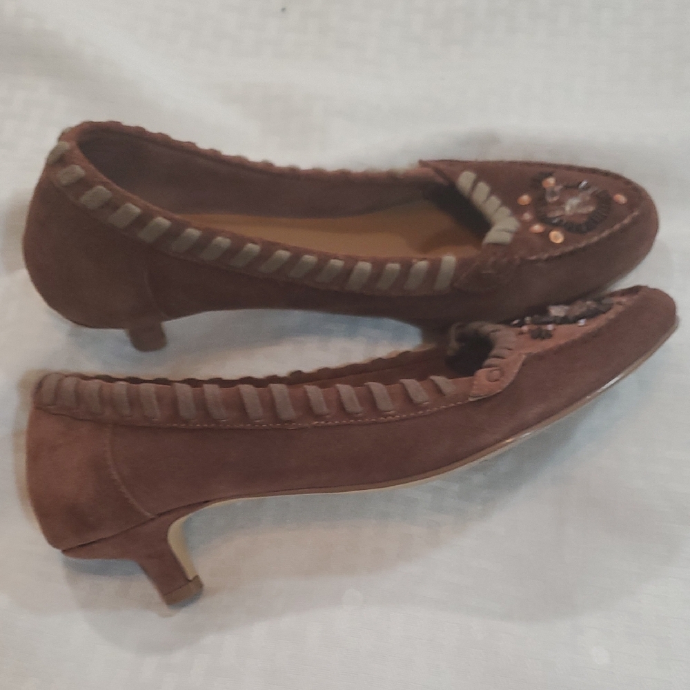 NEW Port News Stylish Brown Embellished Moccasins Kitten Heel - Picture 8 of 13